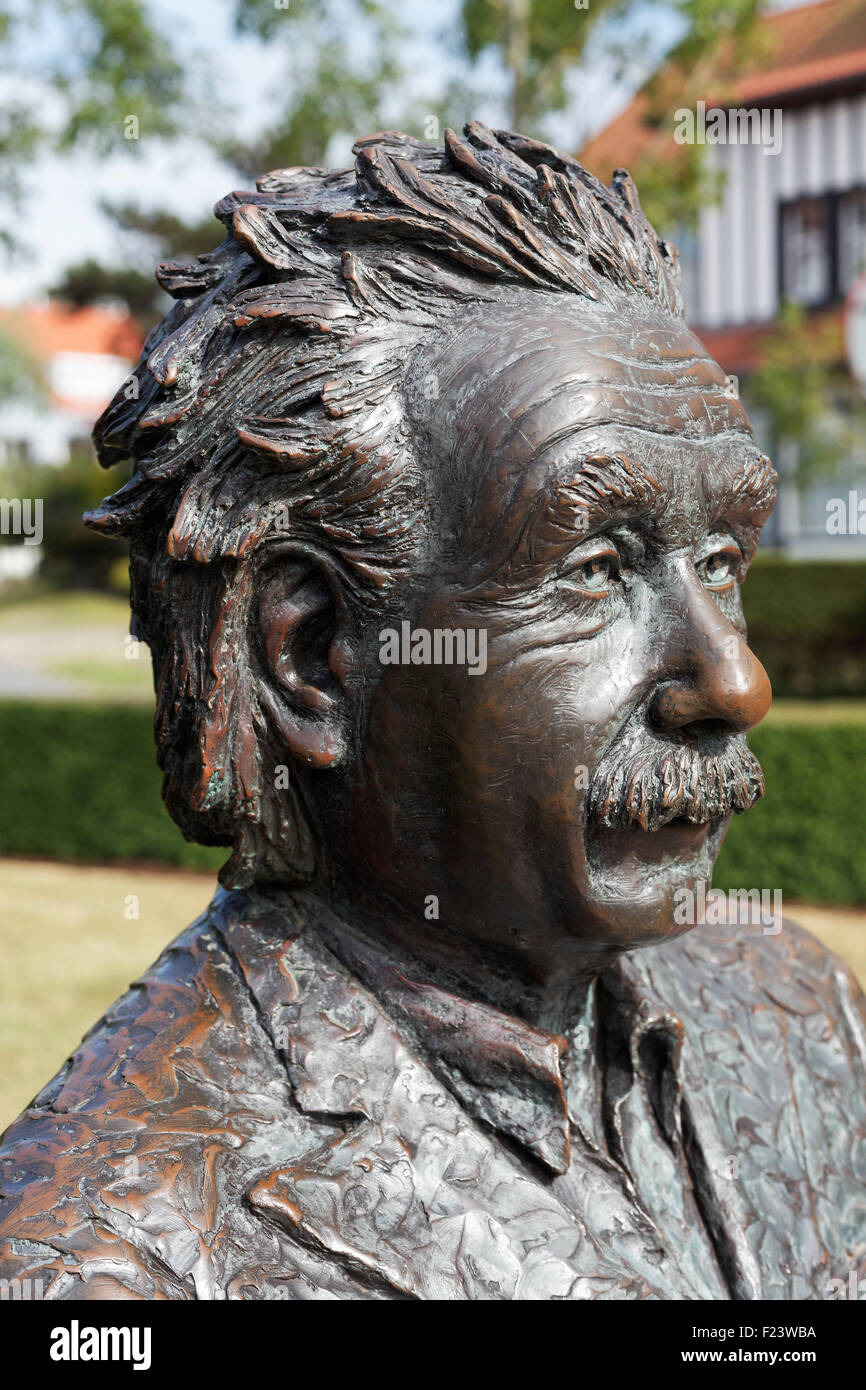 Albert Einstein, bronze sculpture by the Belgian sculptor Johnny Werkbrouck, De Haan, West Flanders, Belgium Stock Photo
