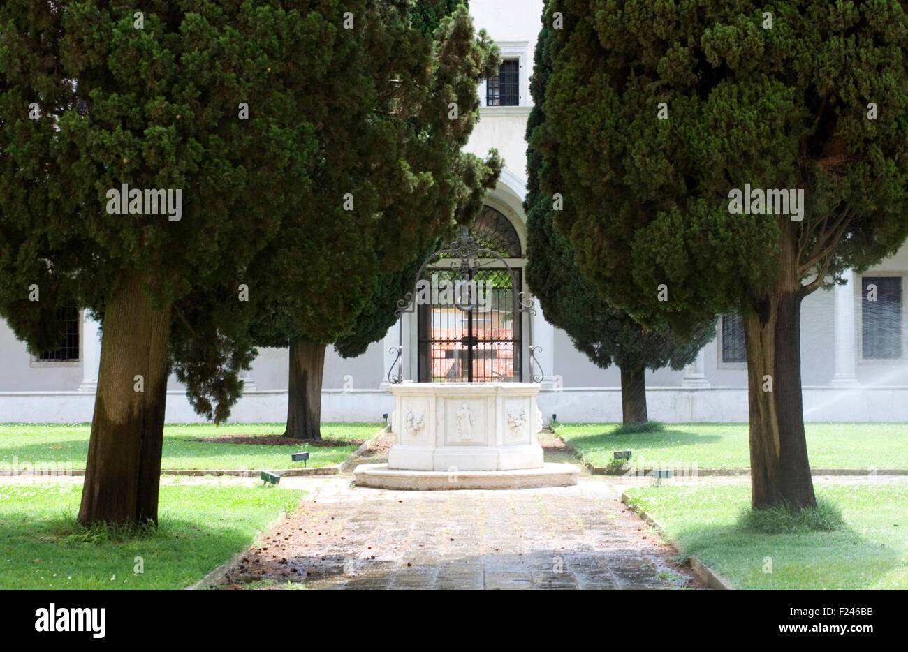 View of a Typical Venice yard Stock Photo Alamy