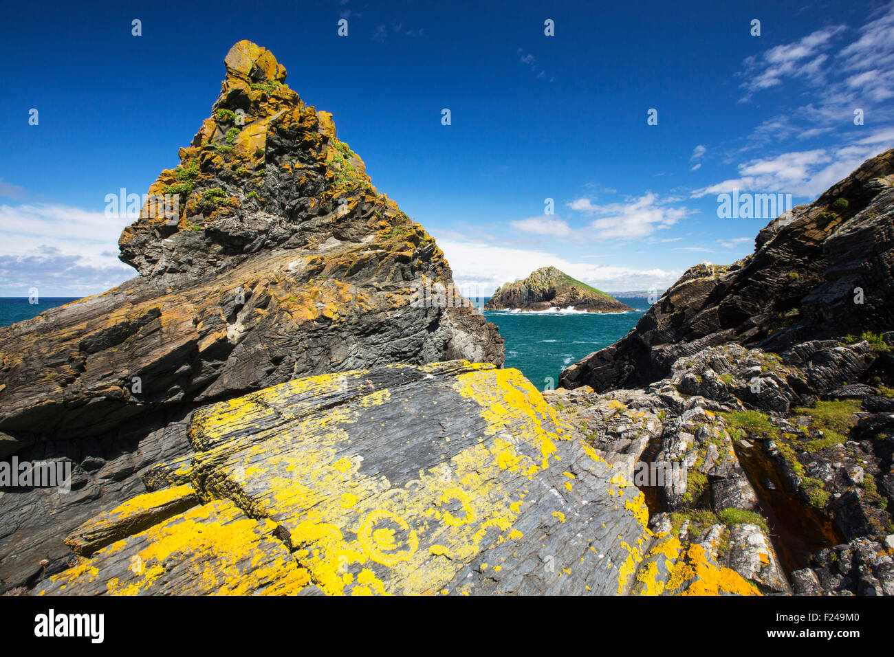Igneous rock cornwall hi-res stock photography and images - Alamy