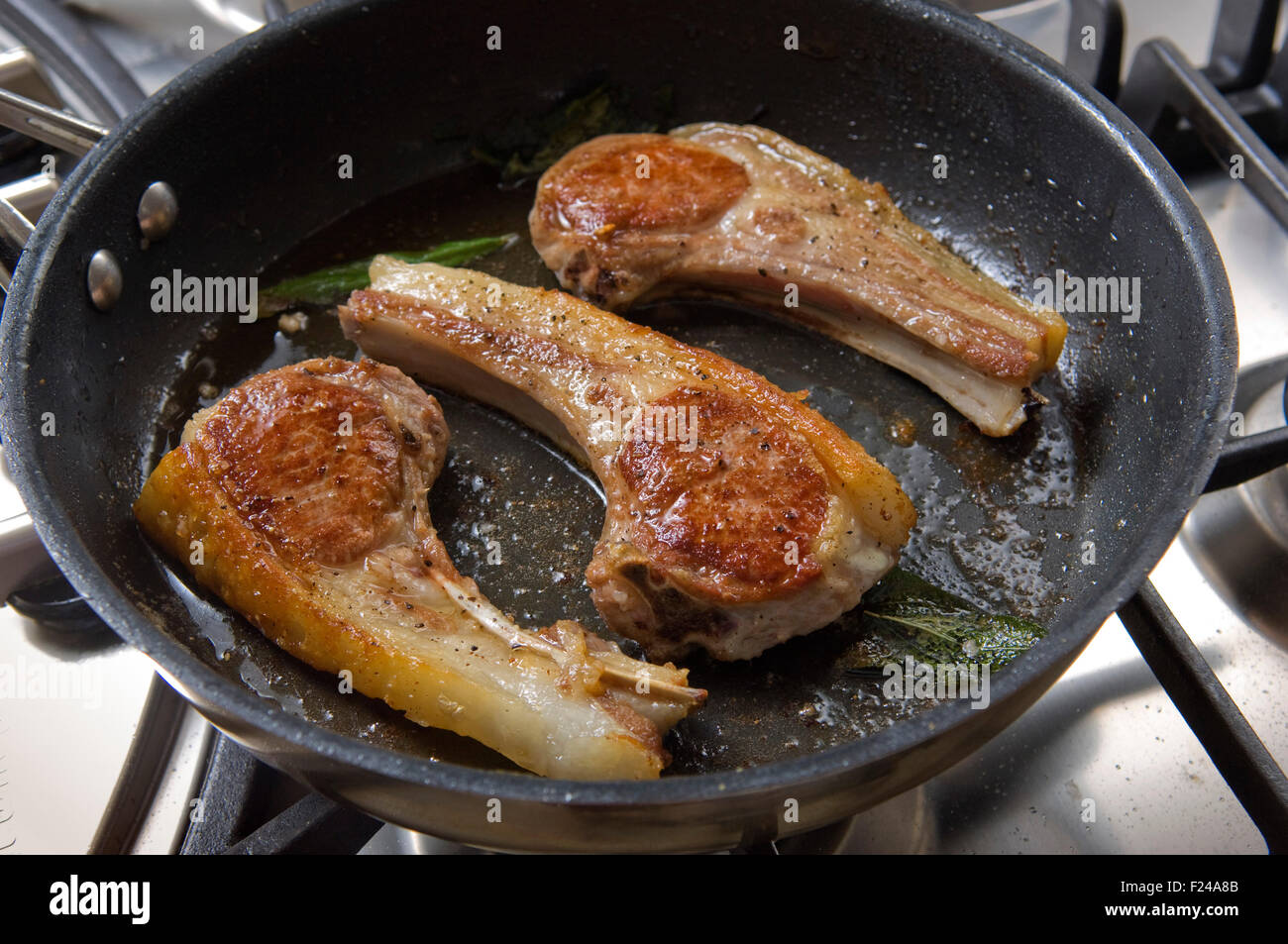 how to cook lamb chops in a pan