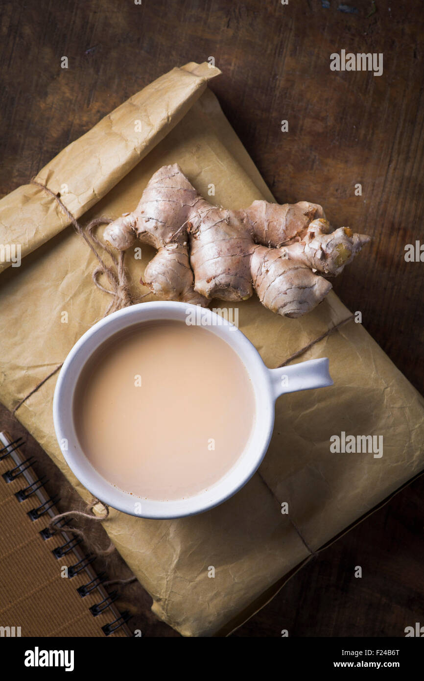 Indian masala tea with ginger, cardamom and cinamon Stock Photo Alamy