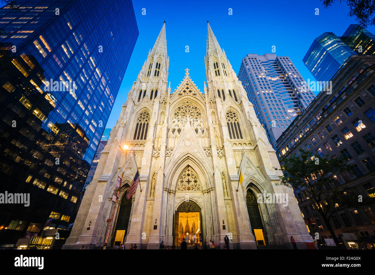 St. Patrick's Cathedral at night, in Manhattan, New York Stock Photo ...