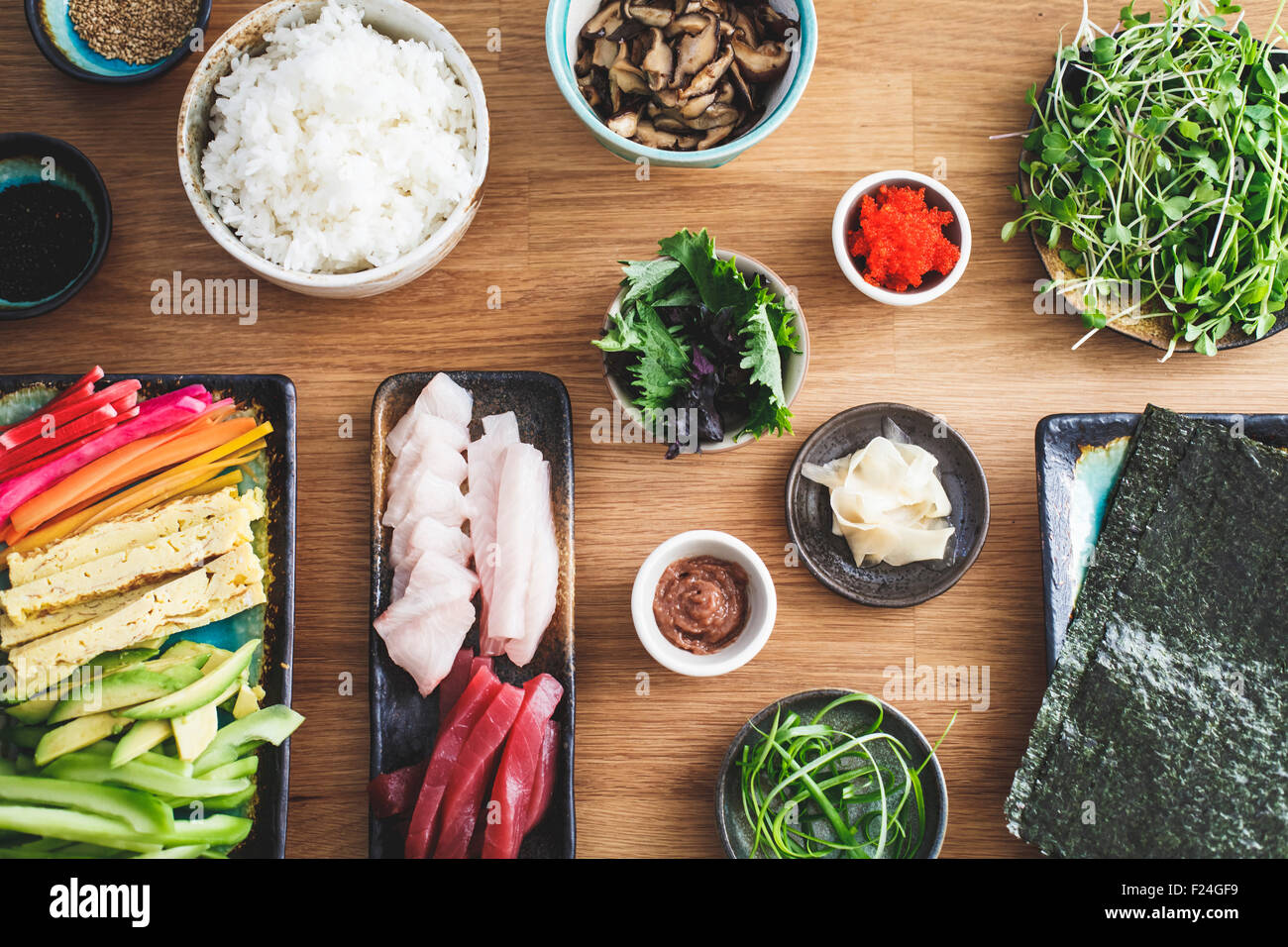 https://c8.alamy.com/comp/F24GF9/the-making-of-sushi-ingredients-for-sushi-F24GF9.jpg