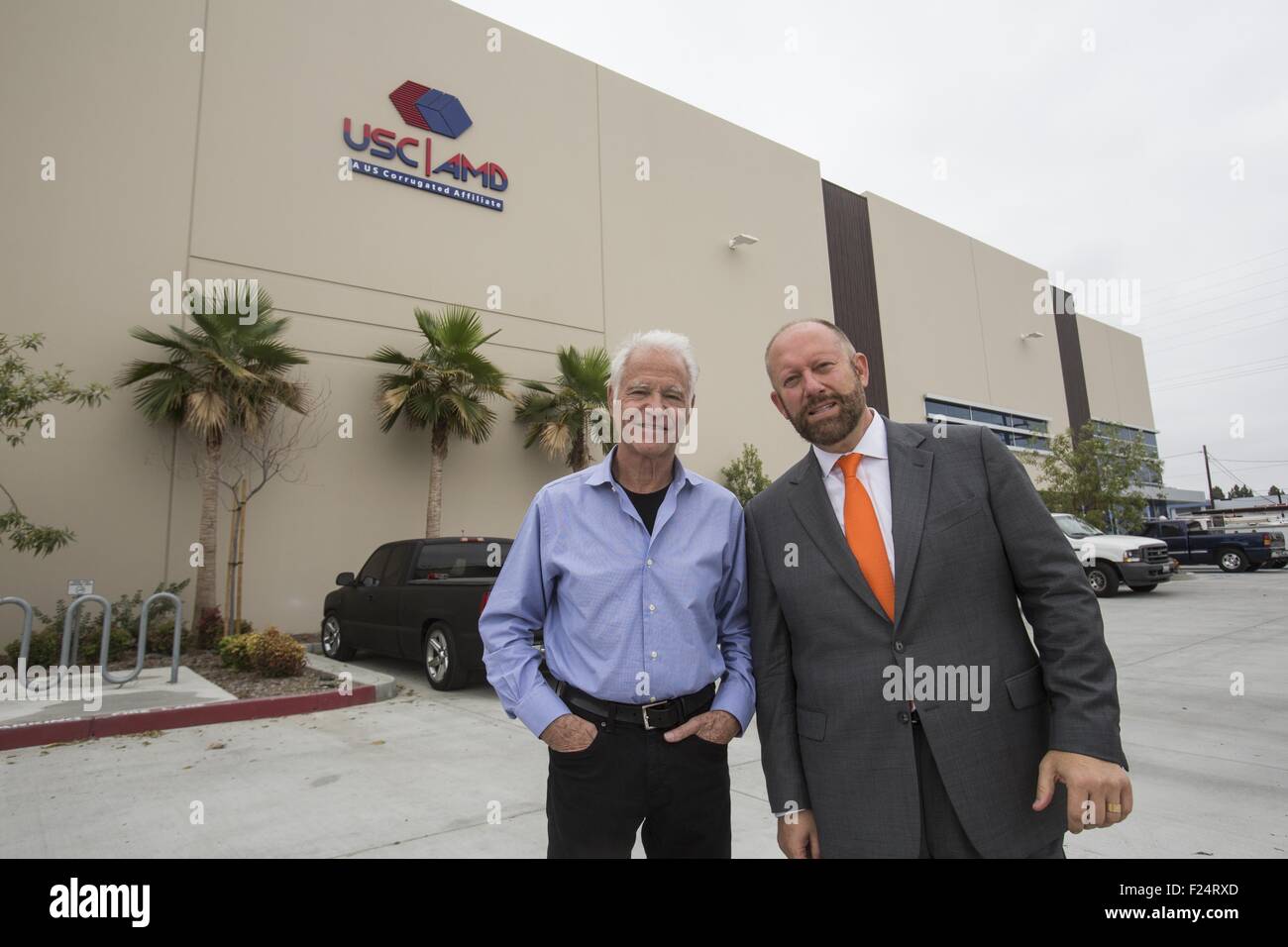 Los Angeles, California, USA. 18th Aug, 2015. David Weissberg, right, CEO  of Acorn Paper Products Co.,