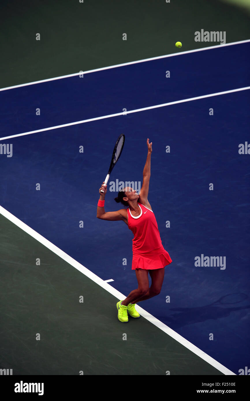 Flushing Meadows, New York, USA. 11th Sep, 2015. Roberta Vinci of Italy during her upset victory over Serena Williams in their semifinal match at the U.S. Open in Flushing Meadows, New York on the afternoon of September 11th, 2015.  Vinci won the match 2-6, 6-4, 6-4. Credit:  Adam Stoltman/Alamy Live News Stock Photo