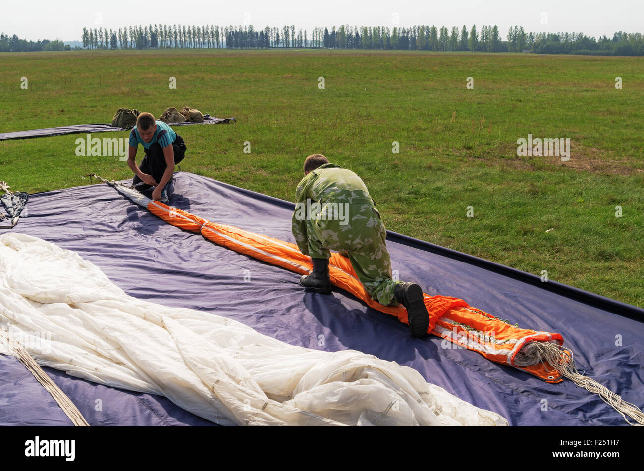 Parachutists 2014. Packing of parachutes Stock Photo Alamy