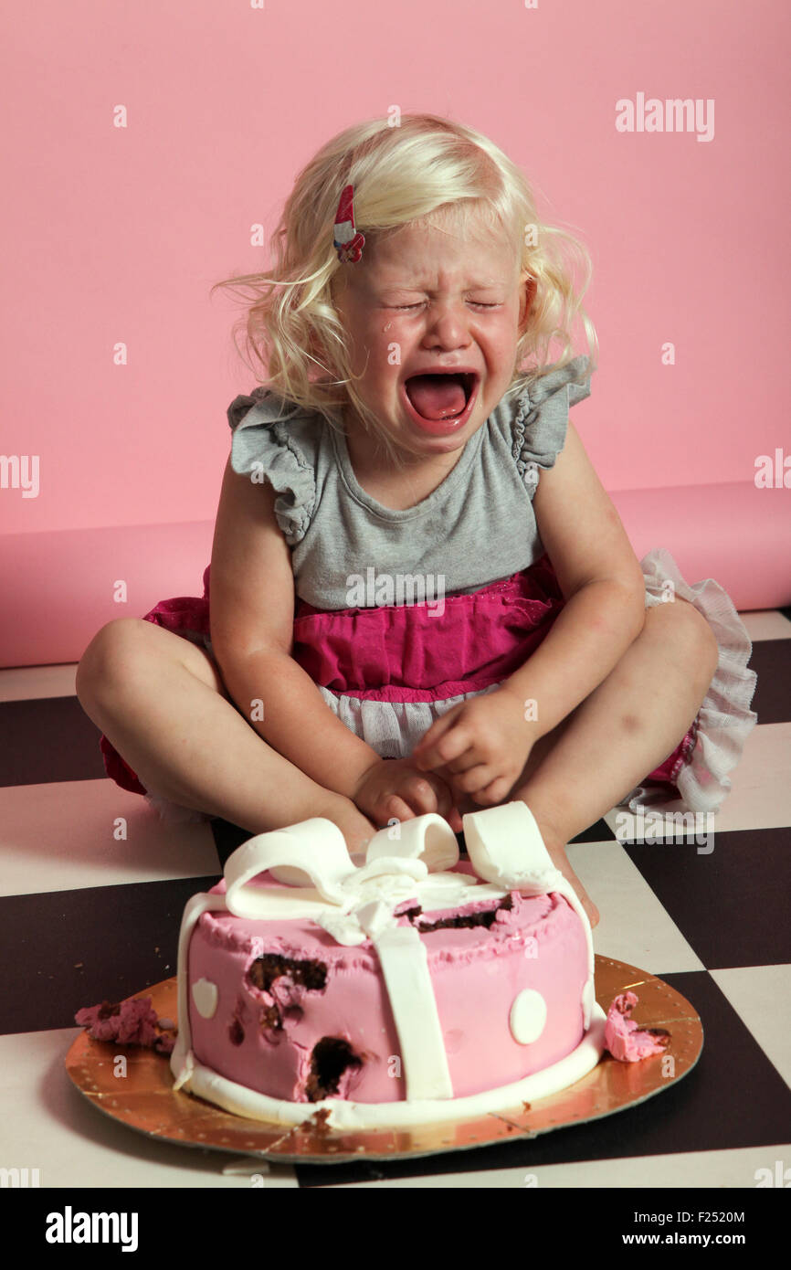 Half Eaten Birthday Cake High Resolution Stock Photography And Images Alamy Half Eaten Birthday Cake High Resolution Stock Photography And Images Alamy