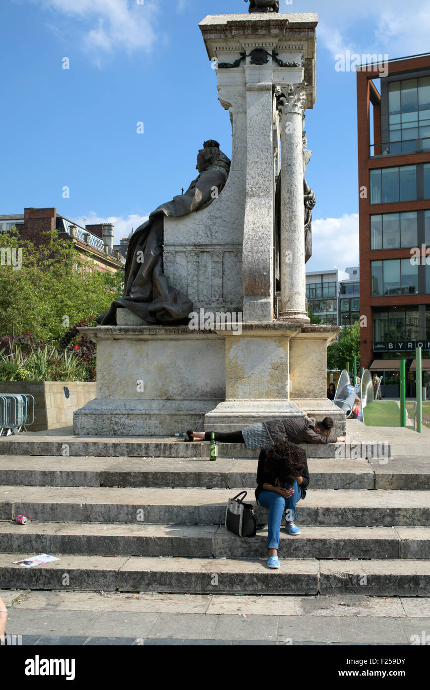 The Queen Victoria Statue Piccadilly Gardens Manchester Stock Photo Alamy