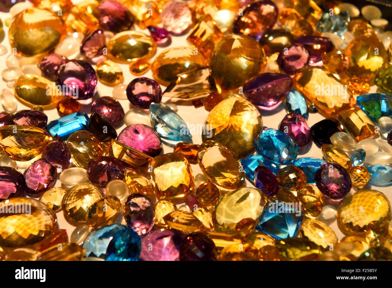 Coloured gem stones hi-res stock photography and images - Alamy