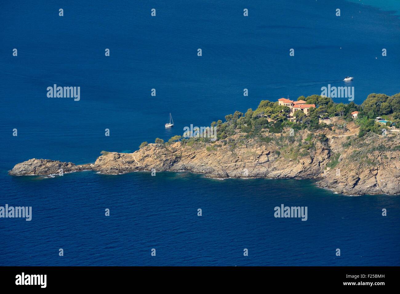 France, Var, Corniche des Maures, Le Lavandou, Cap NΦgre, the Faraghi castle owned by the Bruni Tedeschi family (aerial view) Stock Photo