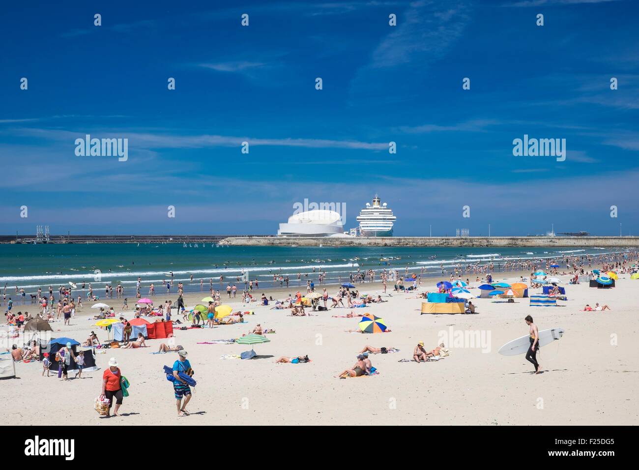 portugal-north-region-matosinhos-the-urban-beach-and-leixoes-harbour
