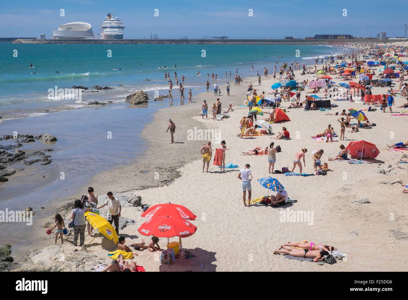 portugal-north-region-matosinhos-the-urban-beach-and-leixoes-harbour