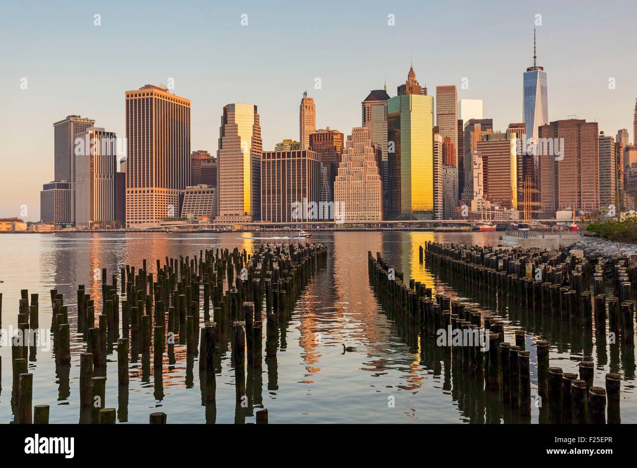 United States, New York, the Lower Manhattan seen from the Brooklyn shoreline Stock Photo