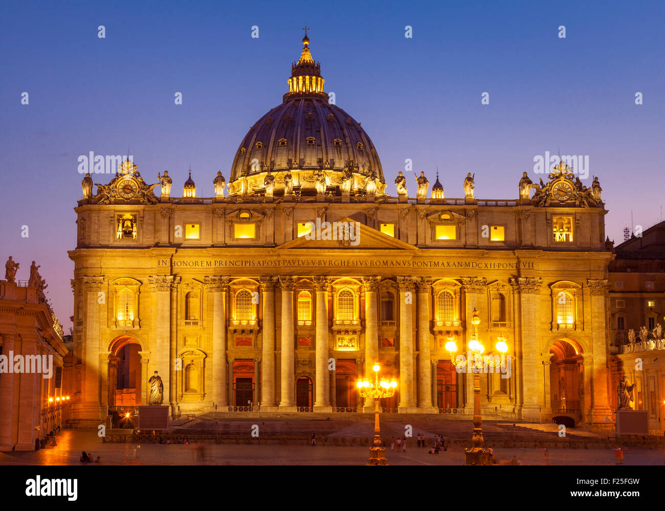 ITALY ROME THE VATICAN CITY St Peters Square and St Peters Basilica Vatican City ay night Roma Rome Lazio Italy EU Europe Stock Photo