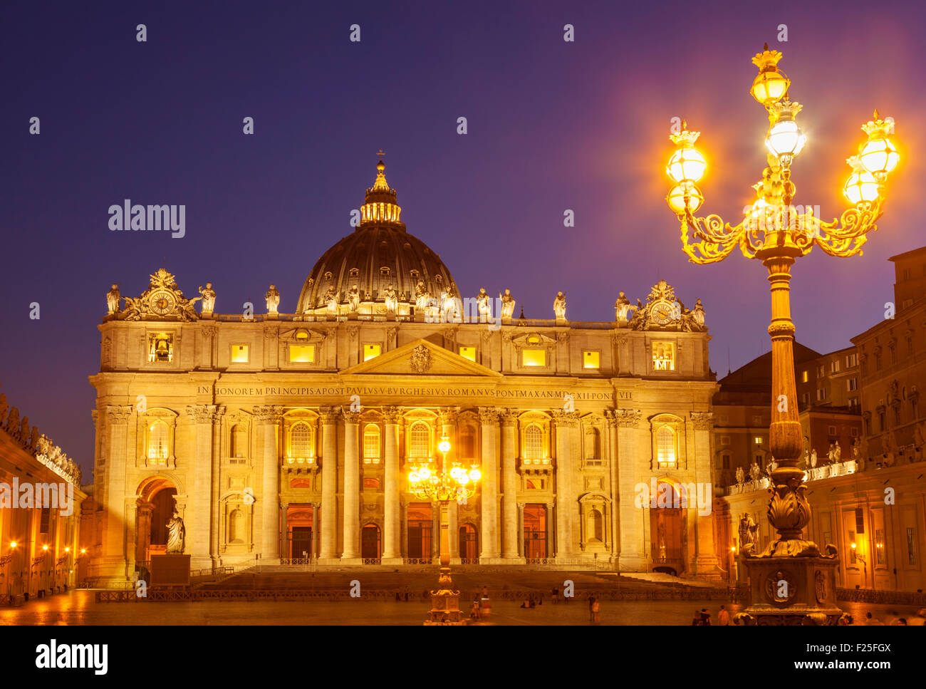St Peters Square and St Peters Basilica Vatican City at night Roma Rome Lazio Italy EU Europe Stock Photo