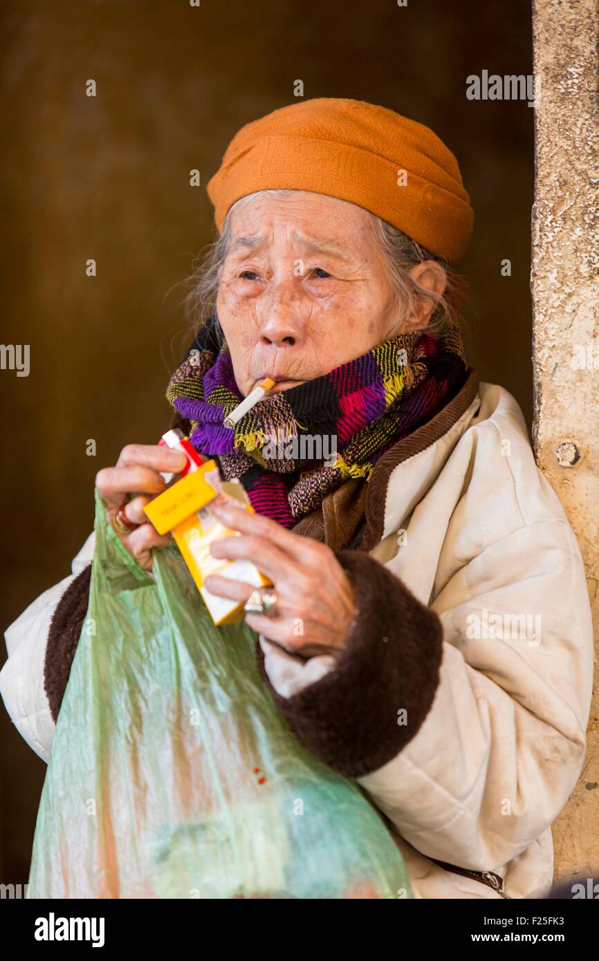 Vietnam, Hanoi, old lady in the old city Stock Photo
