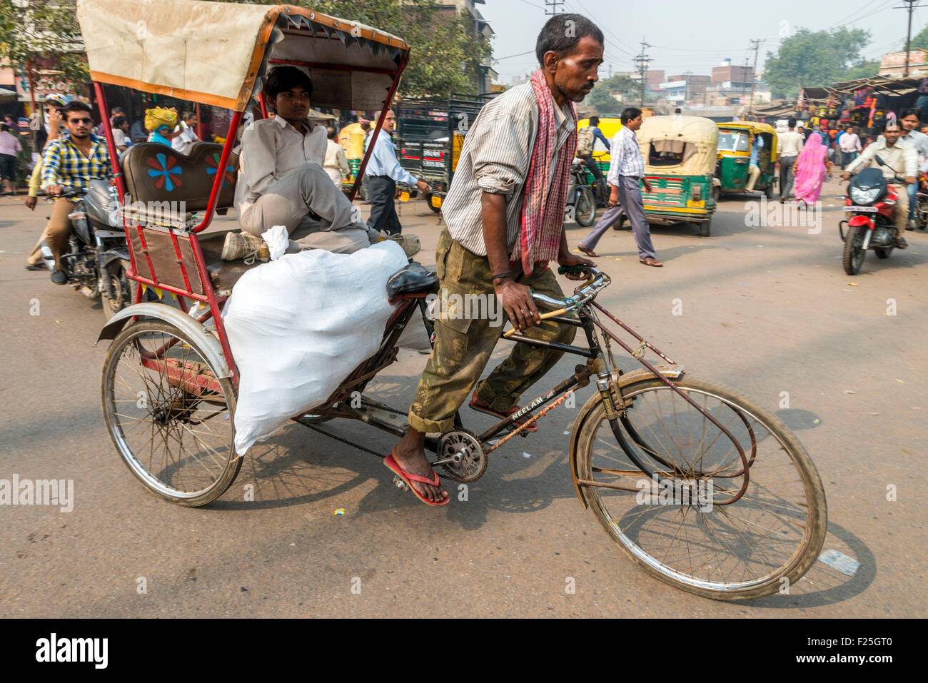 India, Uttar Pradesh state, Agra, street scene, rickshaw Stock Photo ...