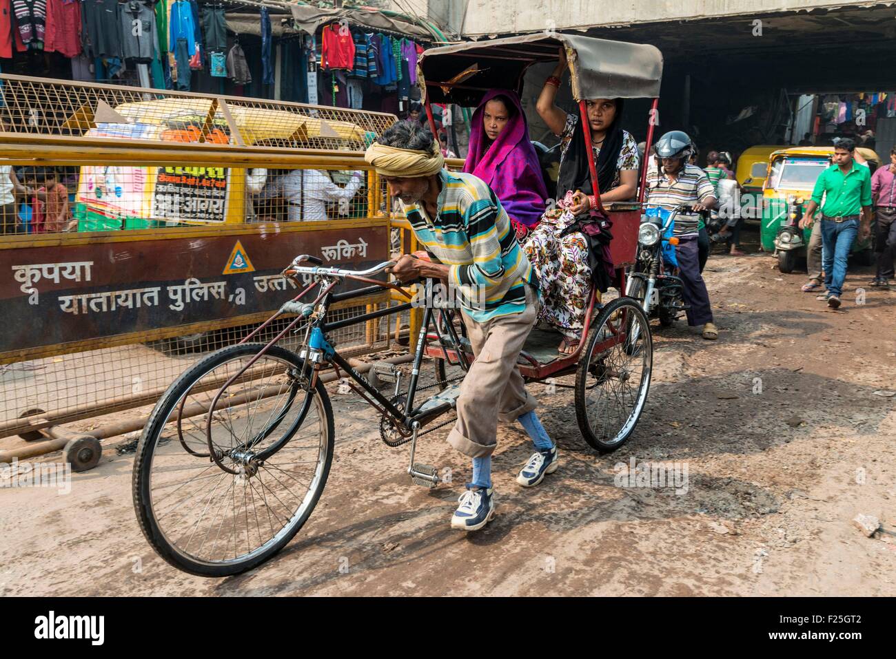 India, Uttar Pradesh state, Agra, street scene, rickshaw Stock Photo ...