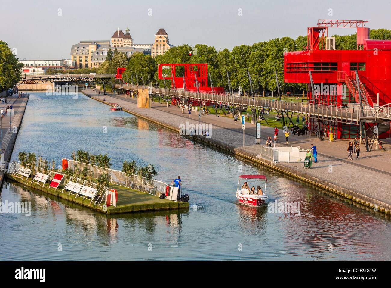 France, Paris, the Parc de la Villette, designed by architect Bernard Tschumi in 1983, the Ourcq canal, moving bridge Stock Photo