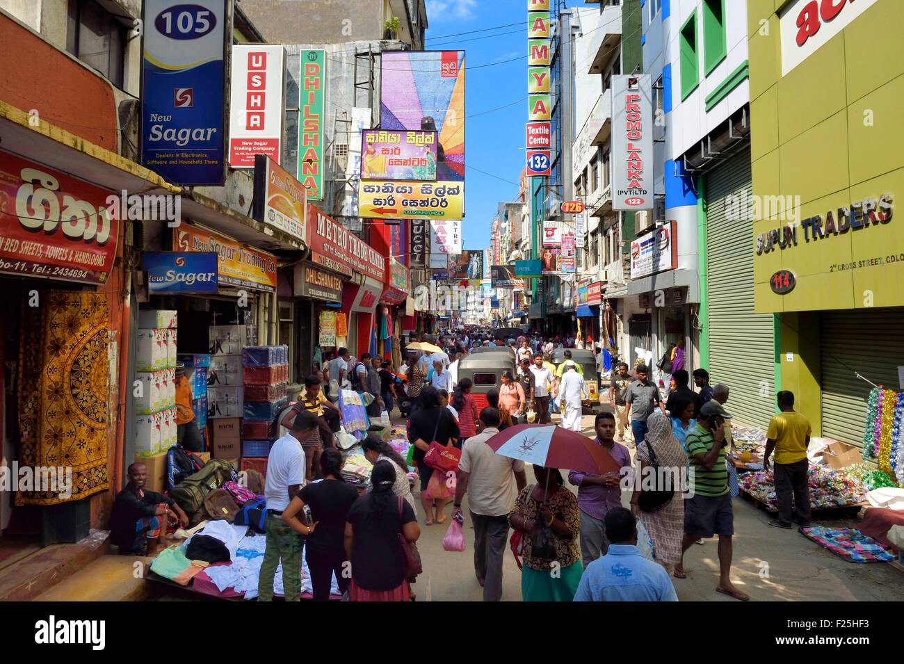 Sri Lanka, Western Province, Colombo District, Colombo, the lively Pettah Bazaar in 2nd Cross Street Stock Photo