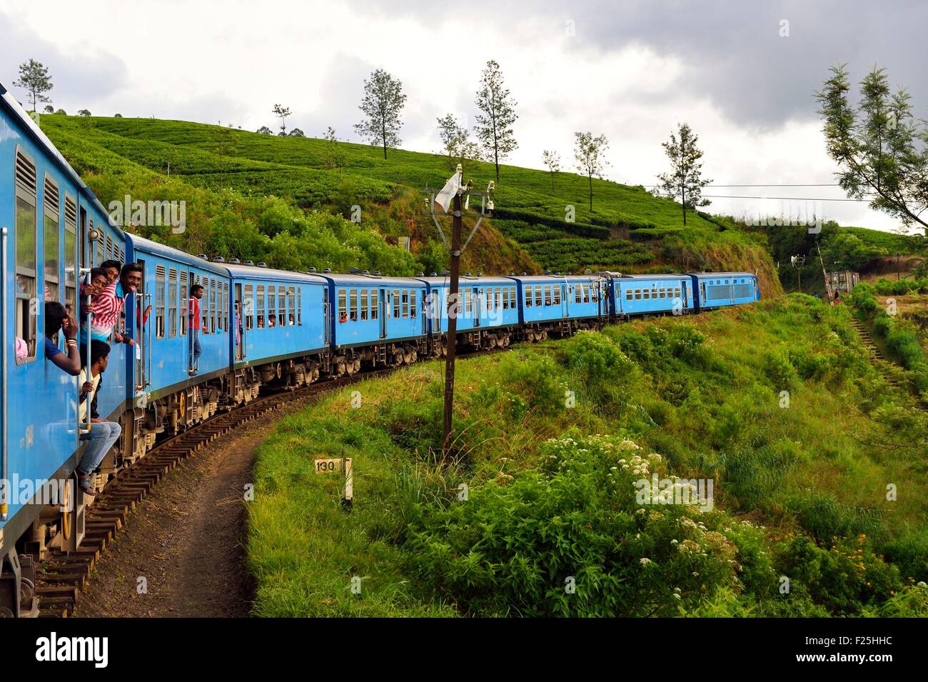 Sri Lanka, Central Province, the popular scenic train ride through the
