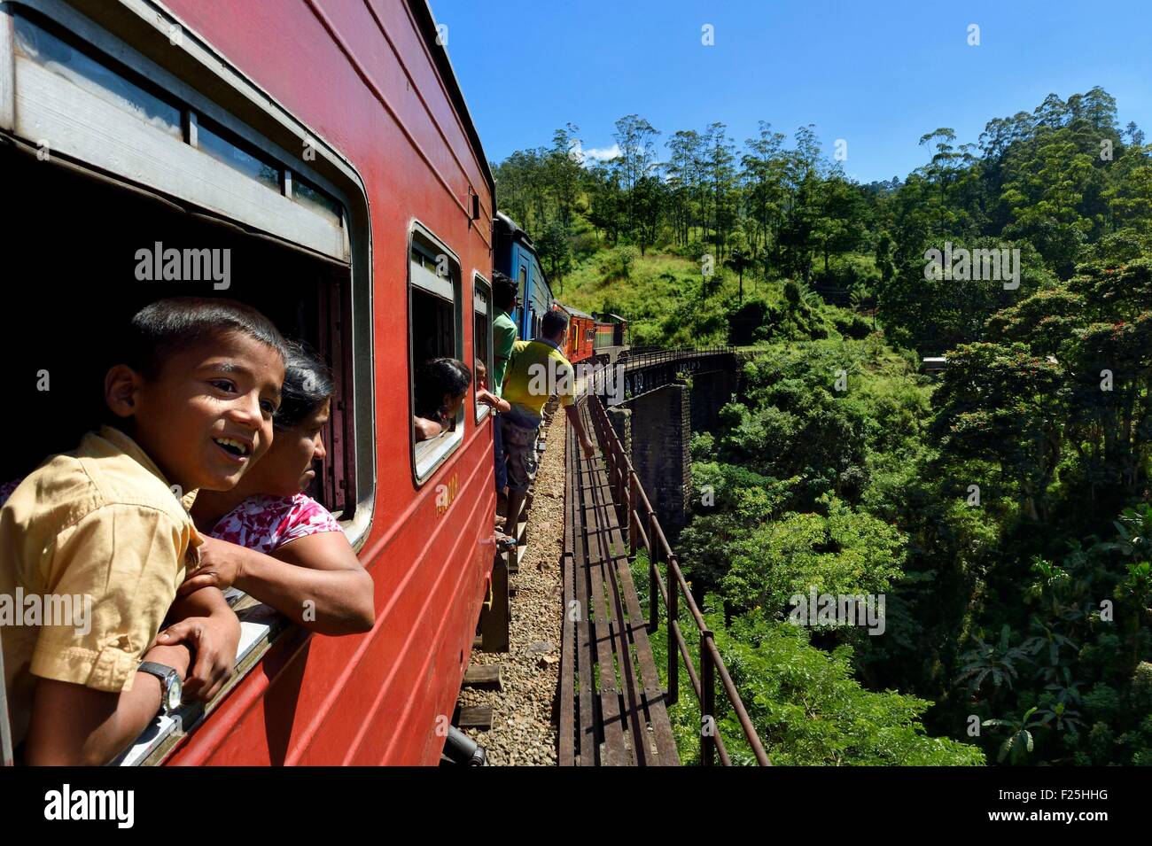 Sri Lanka, Uva Province, the popular scenic train ride through the tea growing hill country between Badulla and Ella Stock Photo
