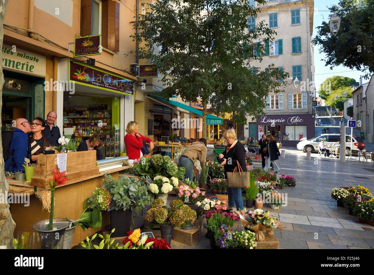 France, Var, Toulon, Mourillon district, Village life on the place Monseigneur Deydier Stock Photo