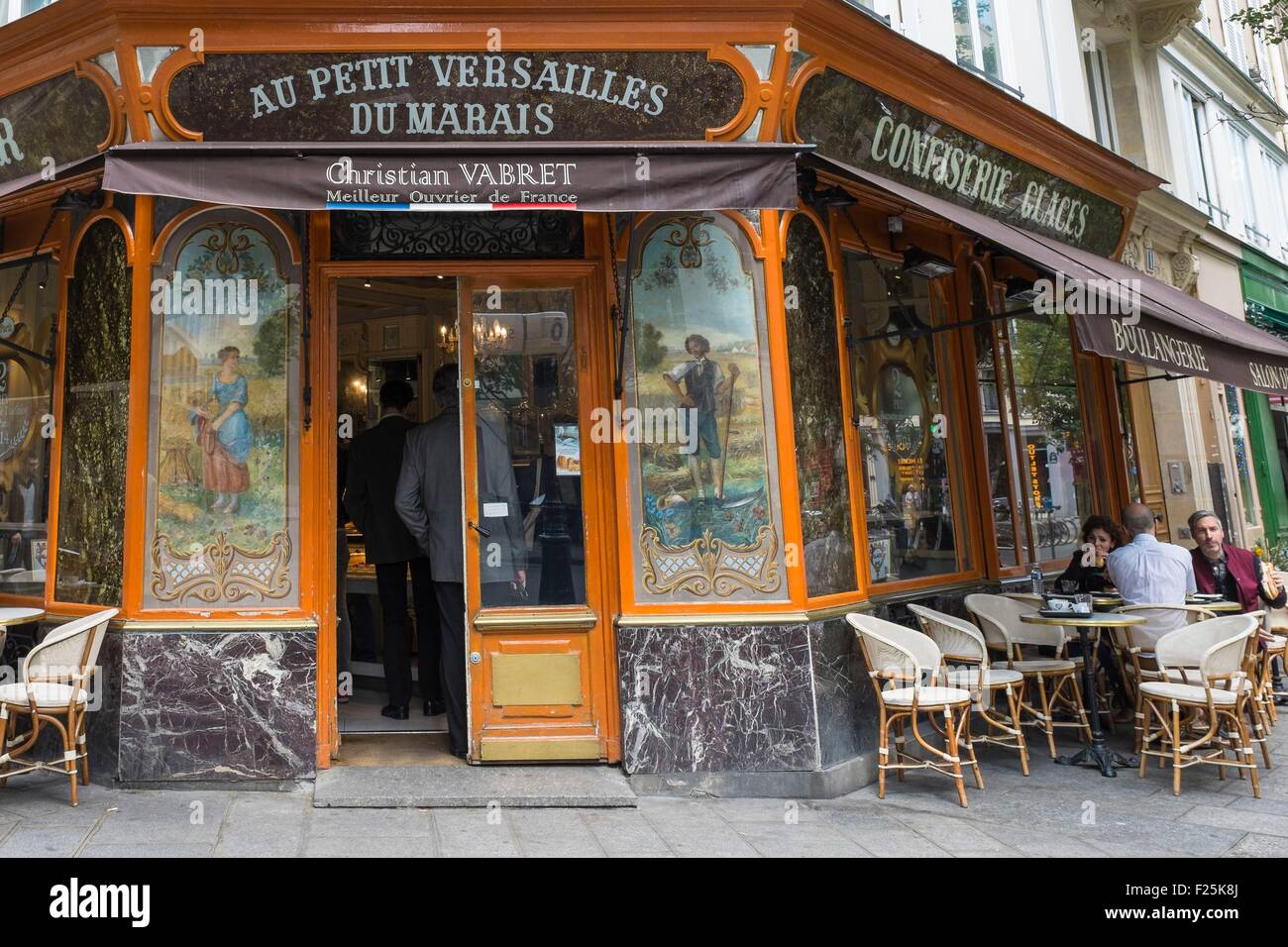 France, Paris, Marais district, bakery Au Petit Versailles, rue Franτois Miron Stock Photo Alamy