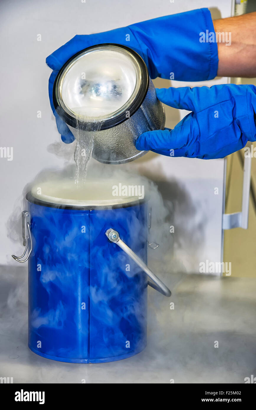 Liquid nitrogen hires stock photography and images Alamy