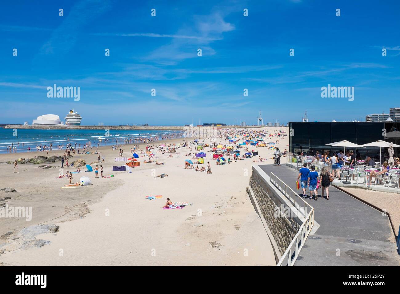 portugal-north-region-matosinhos-the-urban-beach-and-leixoes-harbour