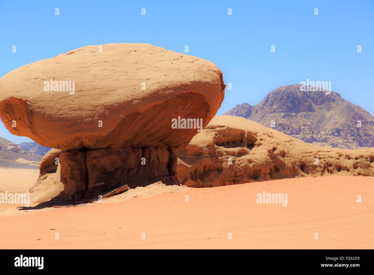 Geological formation of a mushroom rock in Wadi Rum, Jordan Stock Photo