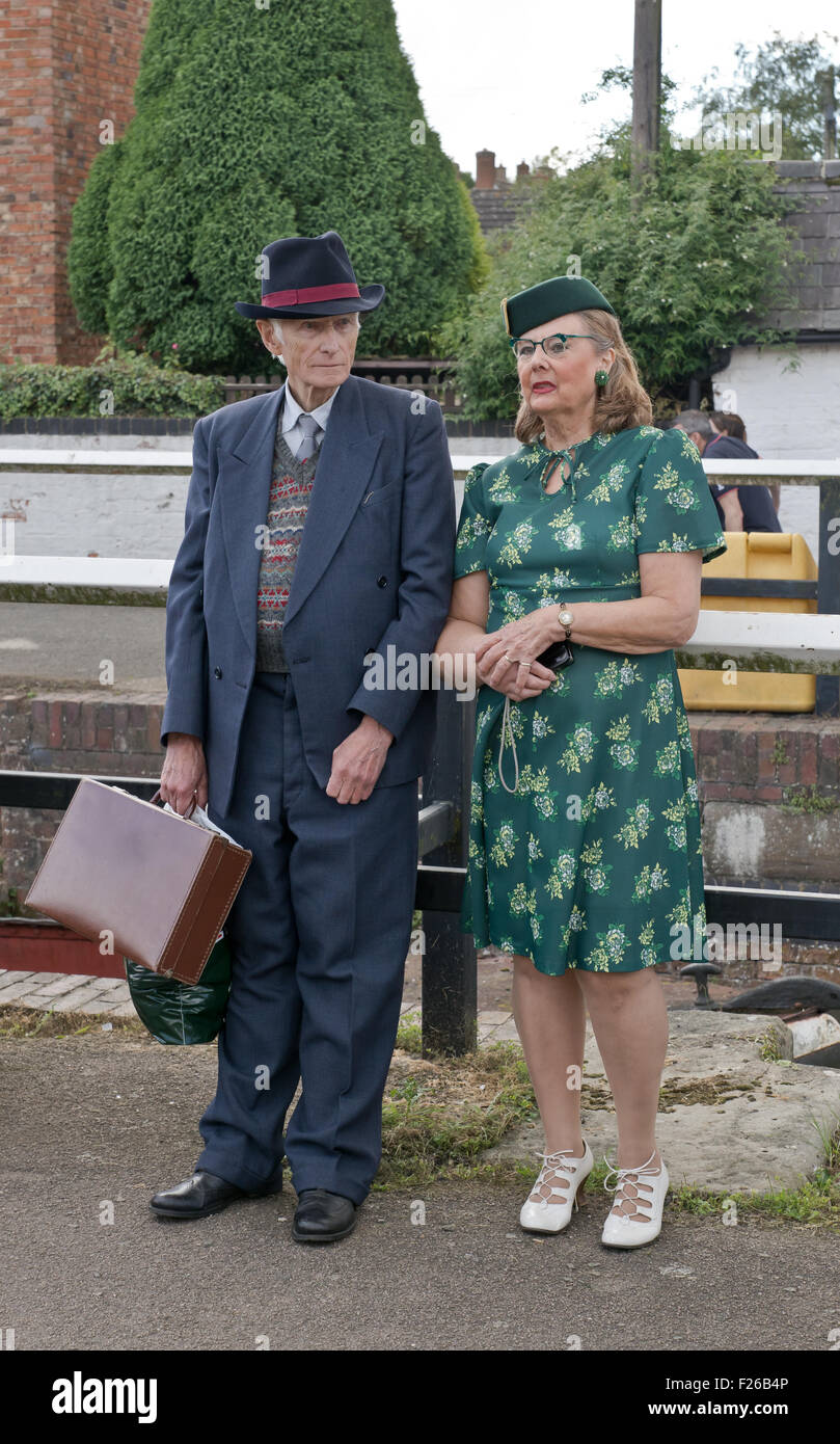 Wartime couple hi-res stock photography and images - Alamy