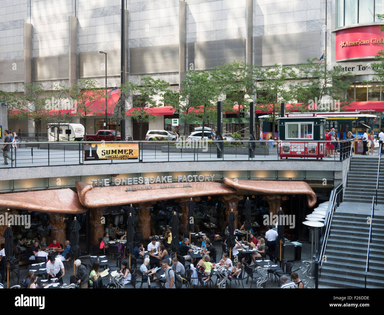 Cheesecake Factory & Cafe in downtown Chicago Stock Photo Alamy