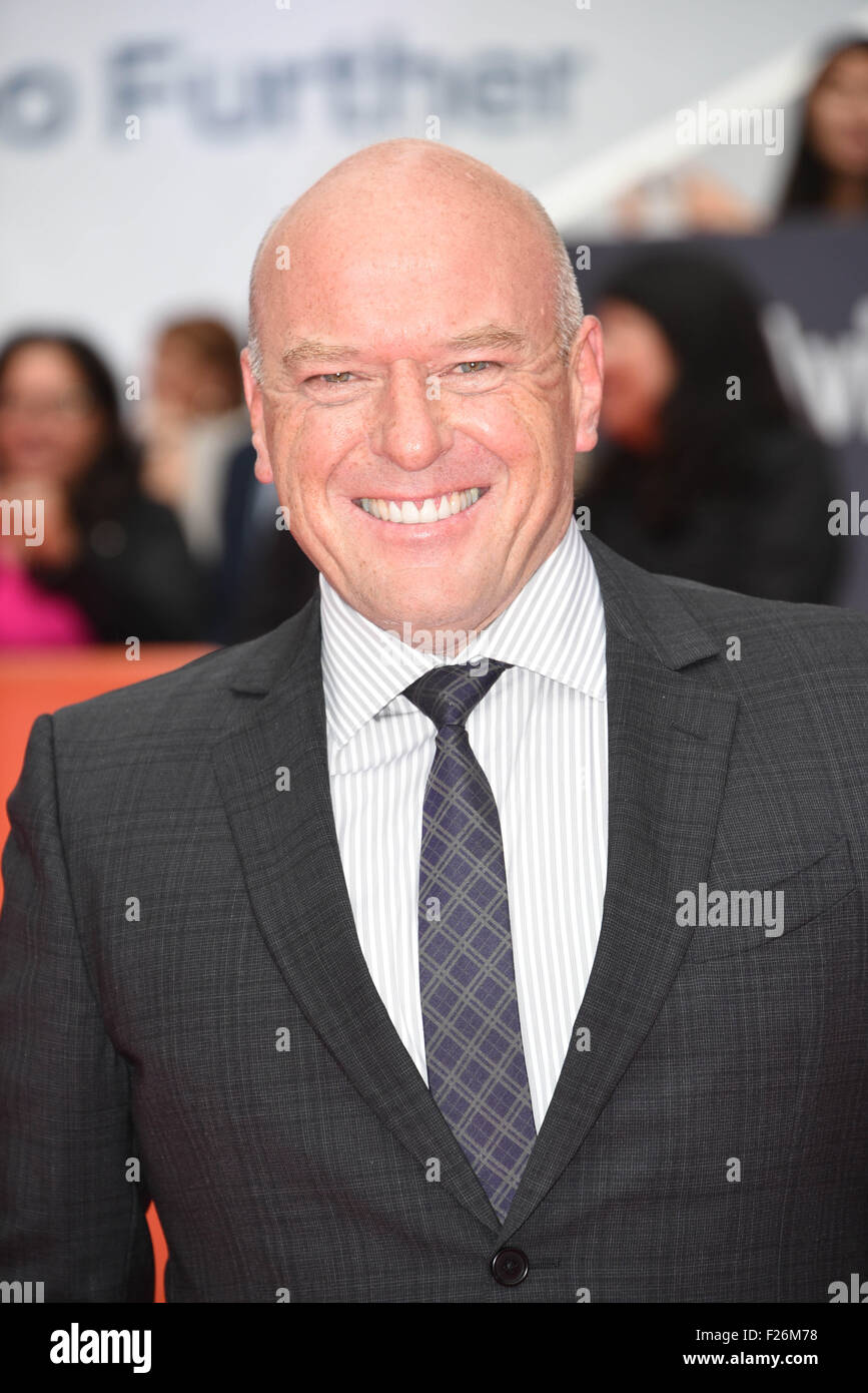 Dean norris full length hi-res stock photography and images - Alamy