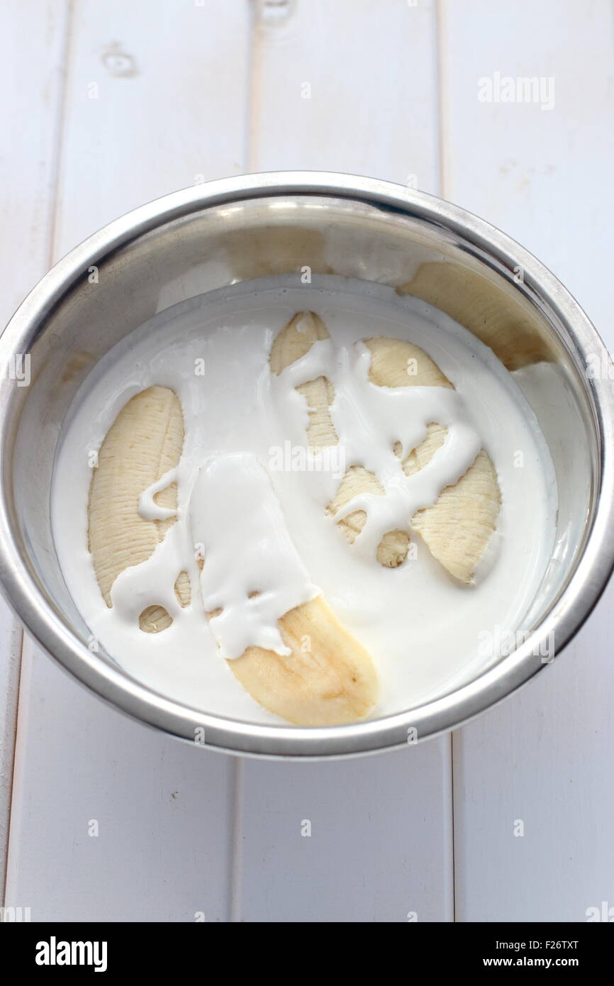 Deep frying hires stock photography and images Alamy