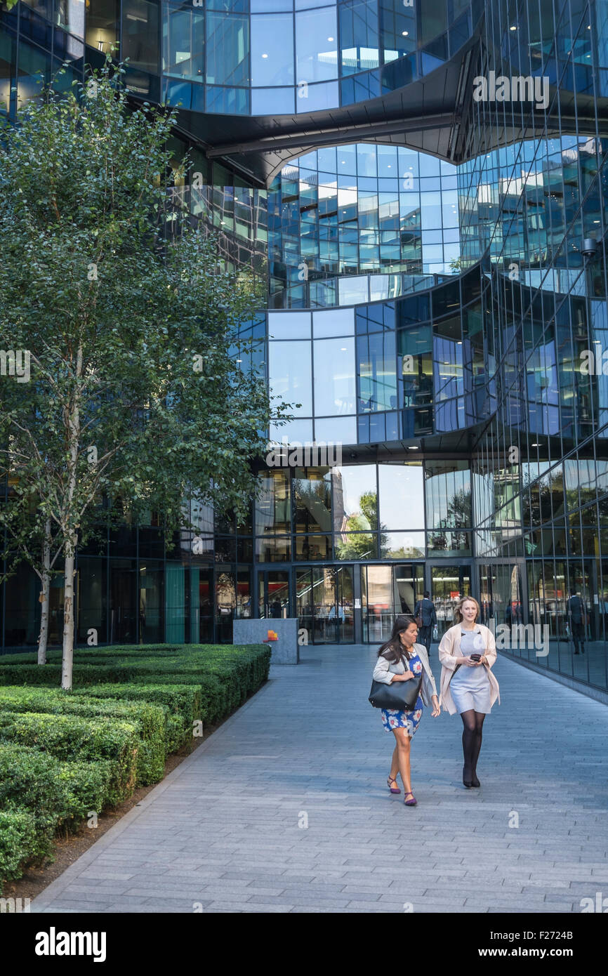 office-workers-leaving-price-waterhouse-coopers-pwc-building-7-more