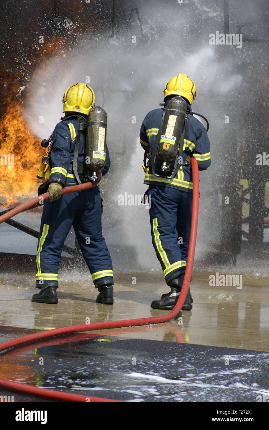 fire fighter wearing breathing apparatus Stock Photo Alamy
