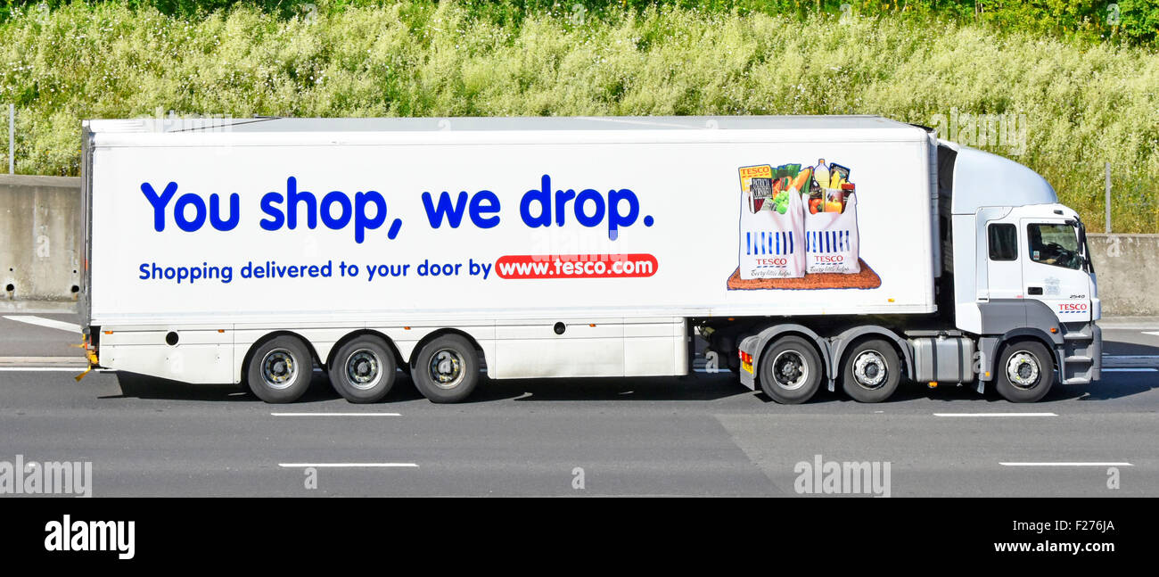 Tesco supermarket hgv delivery lorry truck & articulated trailer Stock