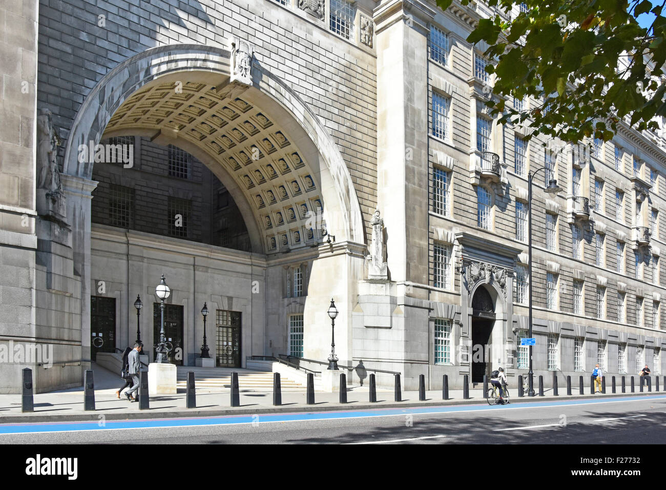 MI5 the governments domestic intelligence agency headquarters HQ centre archway entrance to Thames House a Grade II listed Building London England UK Stock Photo