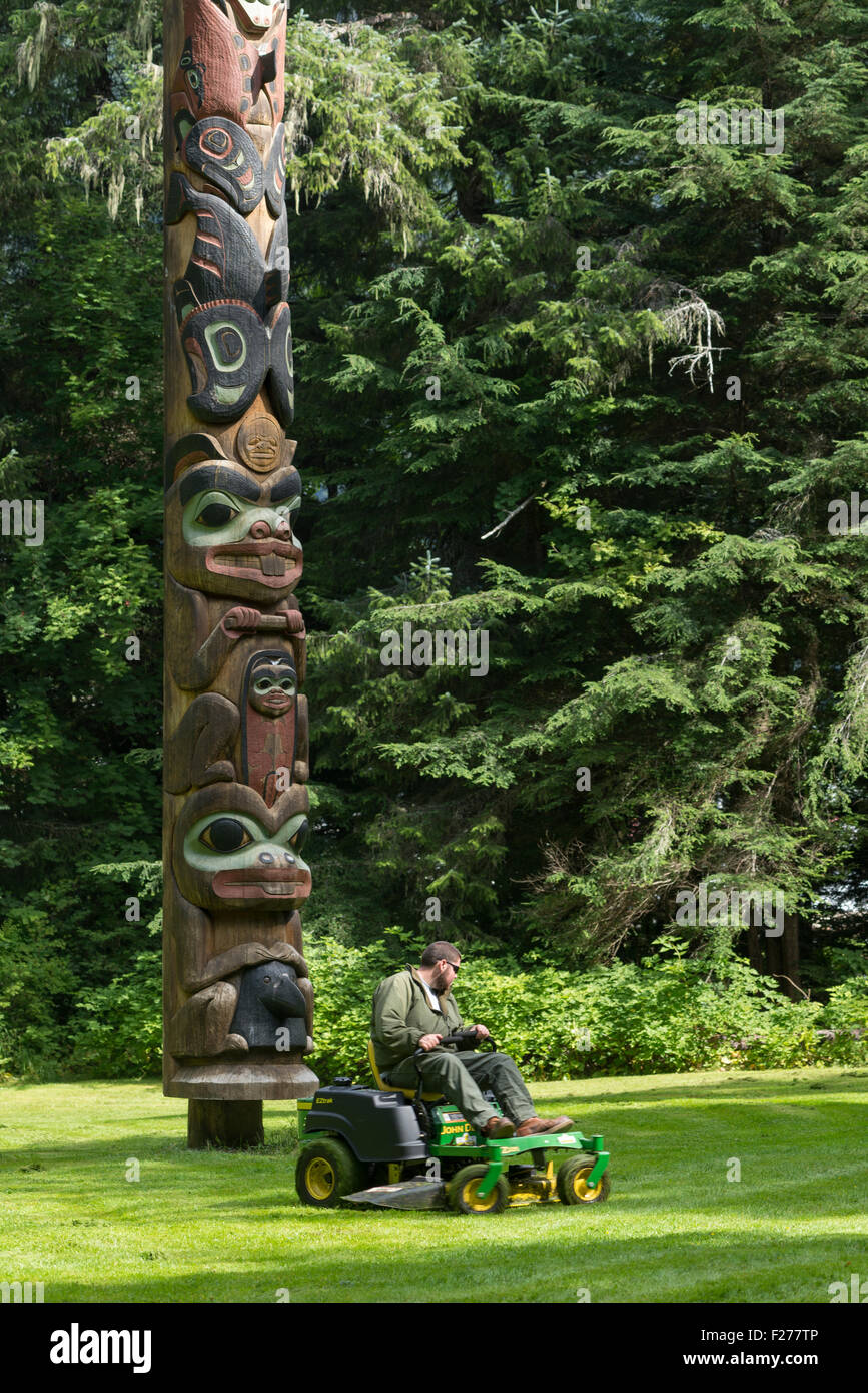 Tlingit totem pole sitka alaska hi-res stock photography and images - Alamy