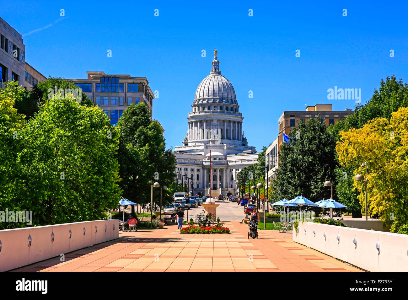 The Wisconsin State Capiton Building seen from Wisconsin Ave in Madison Stock Photo
