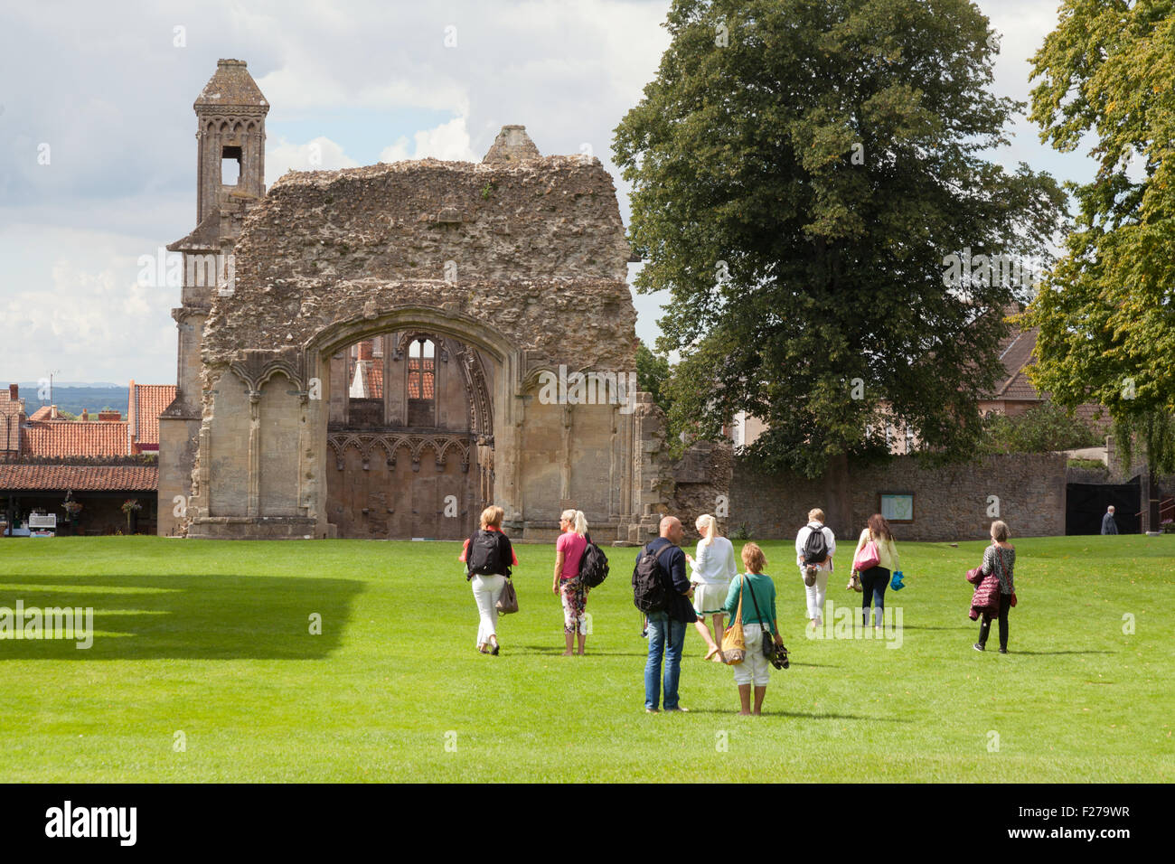 Tourists visiting the ruins of 13th century medieval Glastonbury Abbey, Glastonbury, Somerset England UK Stock Photo