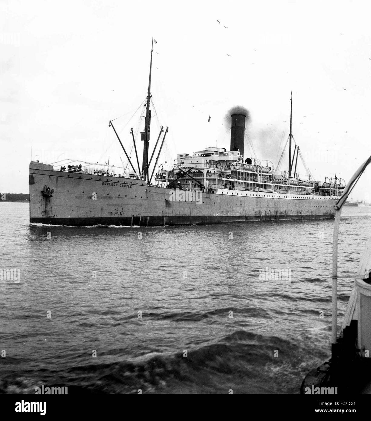 AJAXNETPHOTO.- 1936 - 1938 APPROX. SOUTHAMPTON, ENGLAND. - ROUND THE HARBOUR TRIP - UNION CASTLE LINE'S DUNLUCE CASTLE OUTWARD BOUND FOR AFRICA. BUILT 1904. SERVED AS TROOP AND HOSPITAL SHIP IN WW1. PHOTO:AJAX VINTAGE PICTURE LIBRARY REF:EPS024 1 Stock Photo