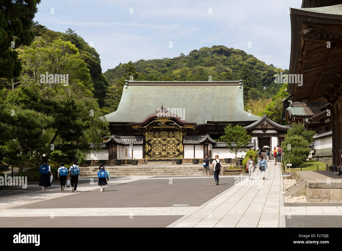 Karamon, Kenchō-ji, Kamakura, Japan. Kenchō-ji is a Rinzai Zen temple ranking first among Kamakura's so-called Five Great Zen Te Stock Photo