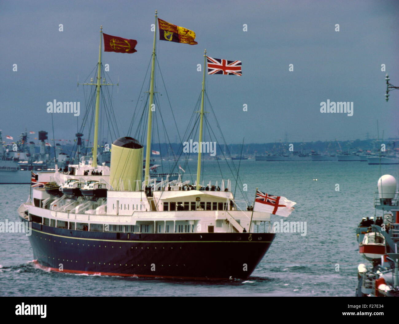 AJAX NEWS PHOTOS. 1977. SPITHEAD, ENGLAND. - ROYAL YACHT - THE ROYAL YACHT BRITANNIA WITH H.M.QUEEN ELIZABETH II EMBARKED REVIEWING THE FLEET ANCHORED AT SPITHEAD DURING THE 1977 SILVER JUBILEE FLEET REVIEW.  PHOTO:JONATHAN EASTLAND/AJAX REF:703545 Stock Photo