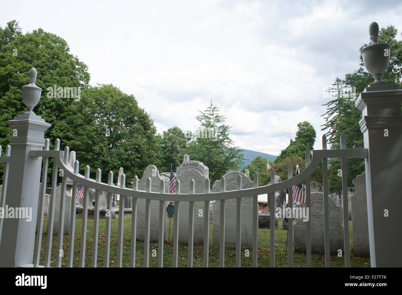 The First Old Church of Bennington, Vermont was built in 1805, replacing the  original church of 1762. Cemetery of Robert Frost. Stock Photo