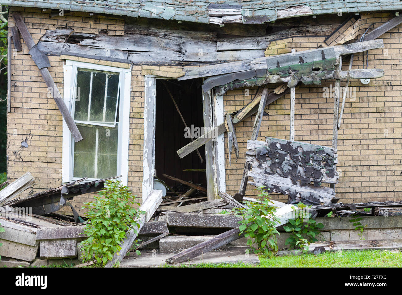Building Falling Down Stock Photos & Building Falling Down Stock Images