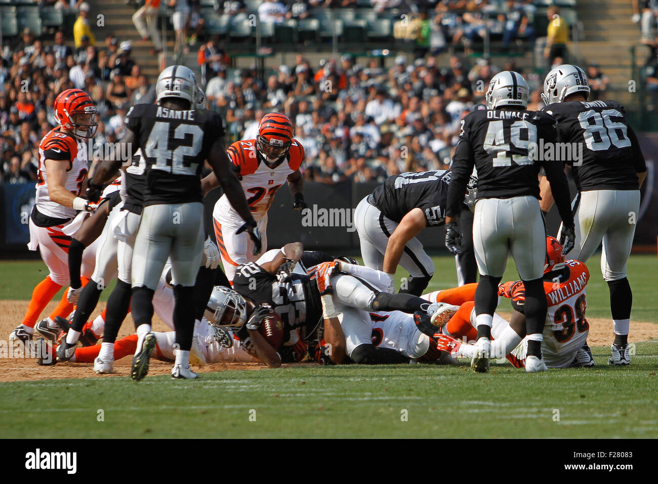 Oakland, California, USA. 01st Nov, 2015. Oakland Raiders running back  Taiwan Jones (22) runs over New York Jets inside linebacker David Harris  (52) on Sunday, November 01, 2015, at O.co Coliseum in