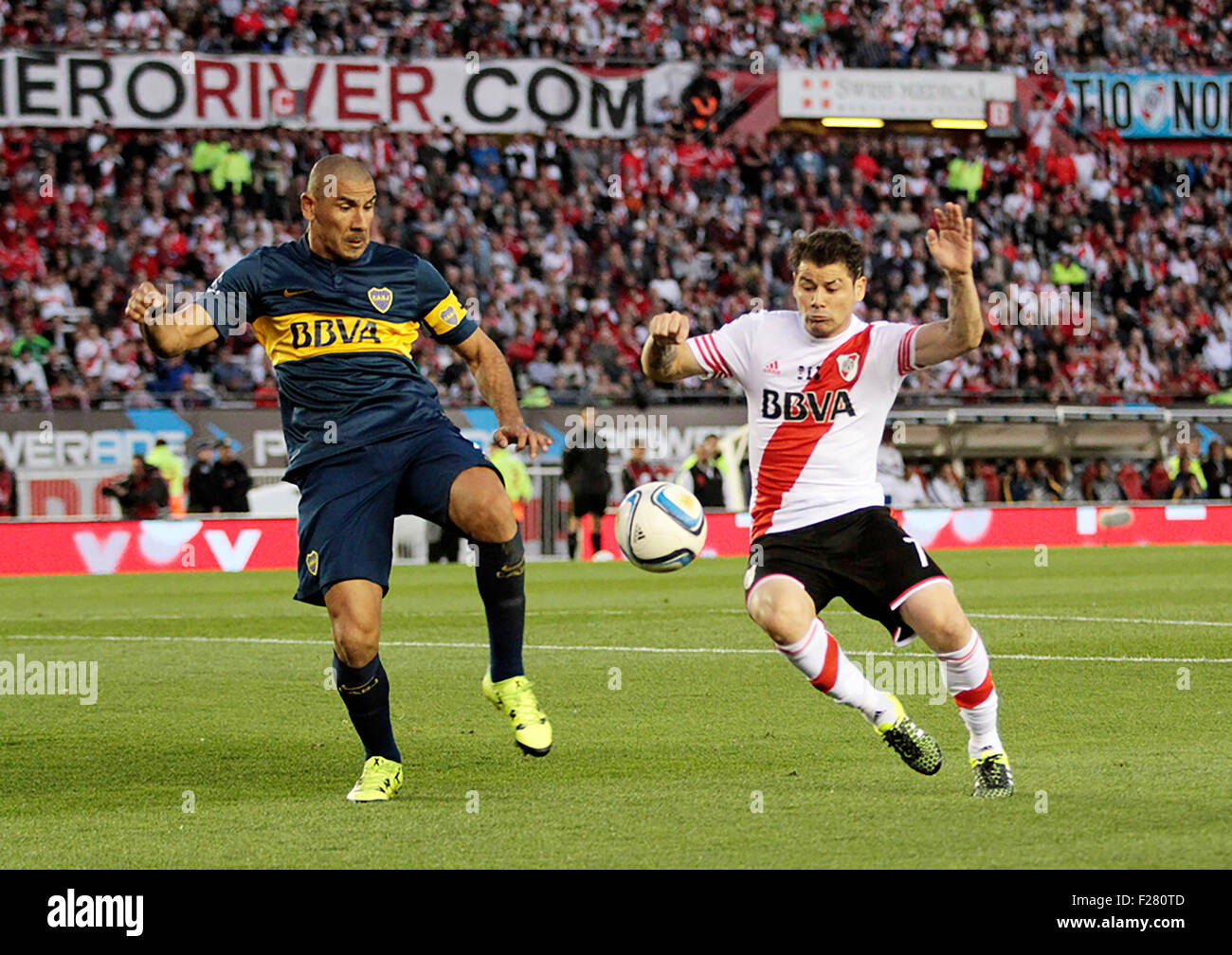 Buenos Aires, Argentina. 13th Sep, 2015. RIVER PLATE X BOCA JUNIORS - Daniel Dìaz of Boca Juniors and Rodrigo Mora of River Plate (right) during the derby with River Plate for the 24th round of Argentinian Soccer Championship in  Monumental Stadium. Credit:  Néstor J. Beremblum/Alamy Live News Stock Photo