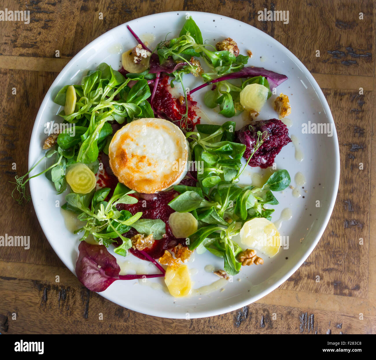 Café Grilled Goats Cheese with Beetroot salad and candied walnuts Stock Photo